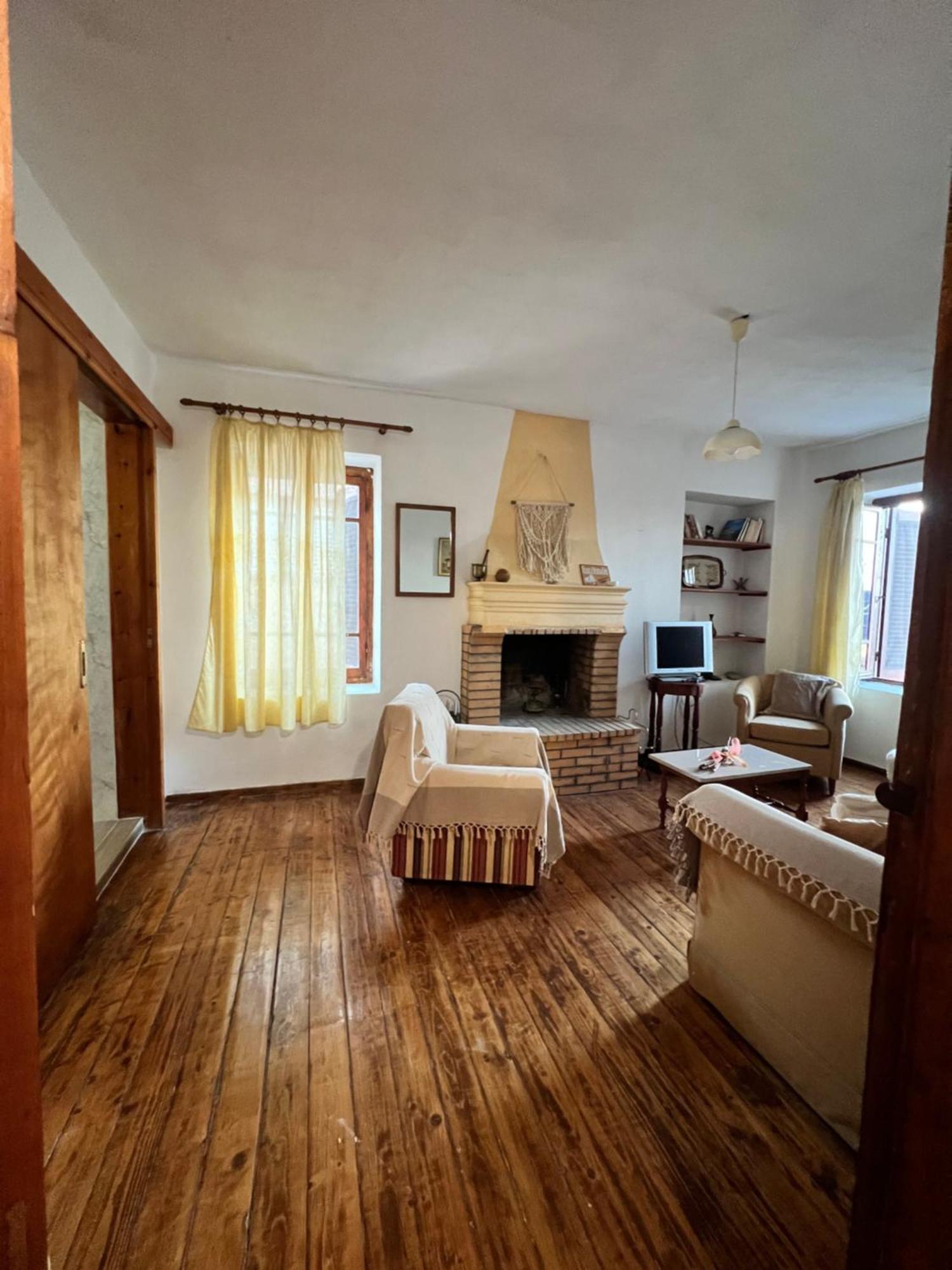 Village House Holiday home Petalou